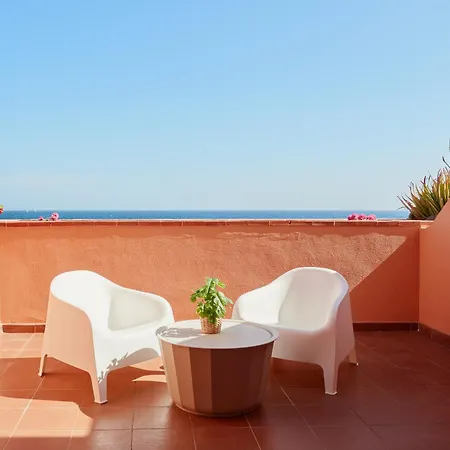 Junto Al Mar Candelaria