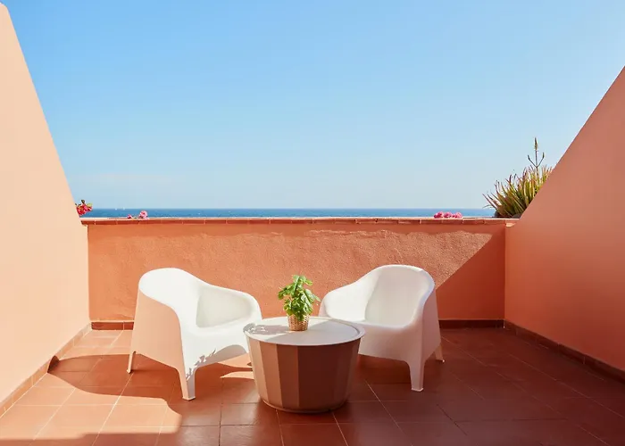 Junto Al Mar Candelaria